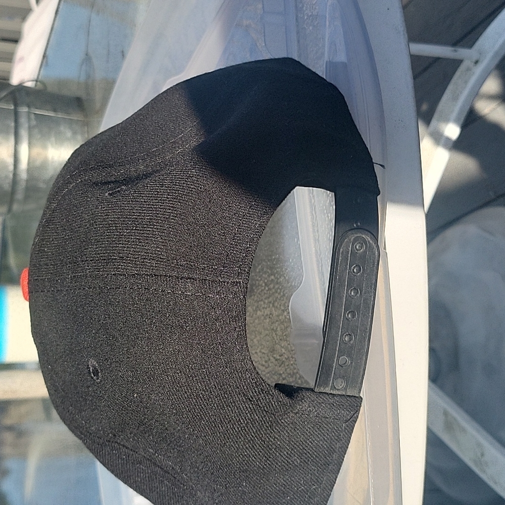 Baseball cap - Picture 2 of 3